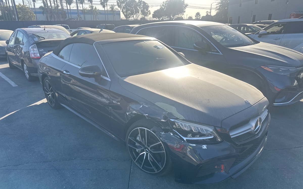 Jakie auto z USA warto sprowadzić? Sprawdź nasze porady!