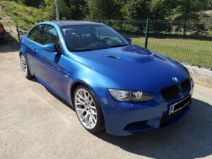 niebieski bmw m3 z usa