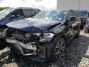 bmw x2 uszkodzony z usa zdjęcie przed naprawą