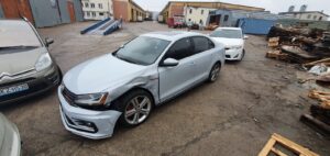 Volkswagen Jetta 2018 z USA uszkodzony