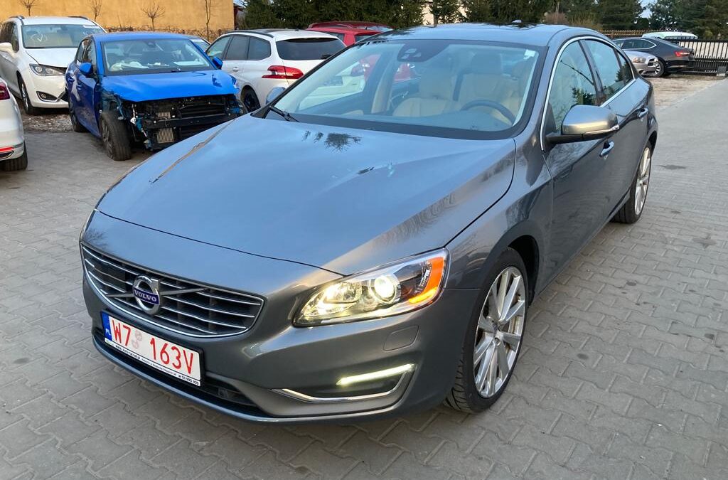 Volvo S60 z USA – Kompleksowa naprawa przodu i tyłu