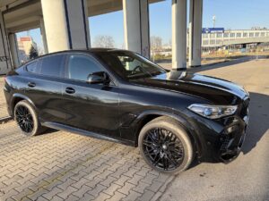 import czarne bmw x6m 2021 competition z usa